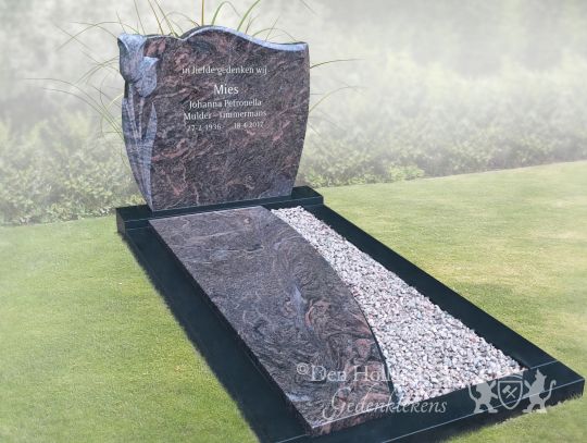 Zwarte grafsteen met golvende bovenkant